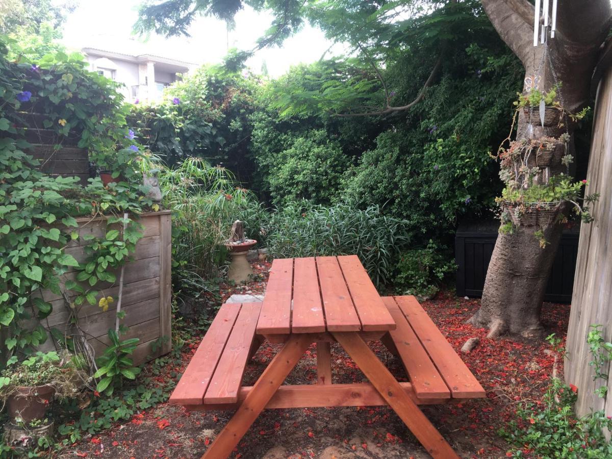 The Fruit Garden Guesthouse Kfar Yona Exterior foto